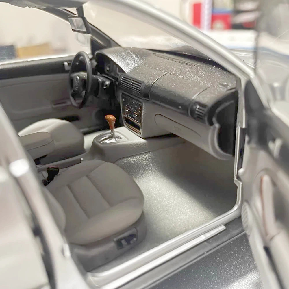[OEM] 1:18 Volkswagen 2003 Passat B5 Silver Model Car Die-Cast