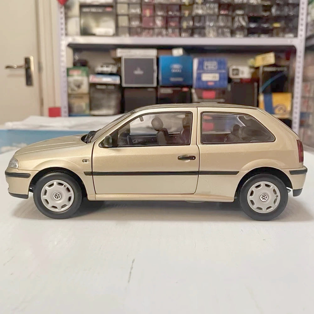 [OEM] 1:18 Volkswagen 2004 Gol Gold Model Car Die-Cast