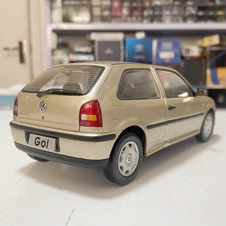 [OEM] 1:18 Volkswagen 2004 Gol Gold Model Car Die-Cast
