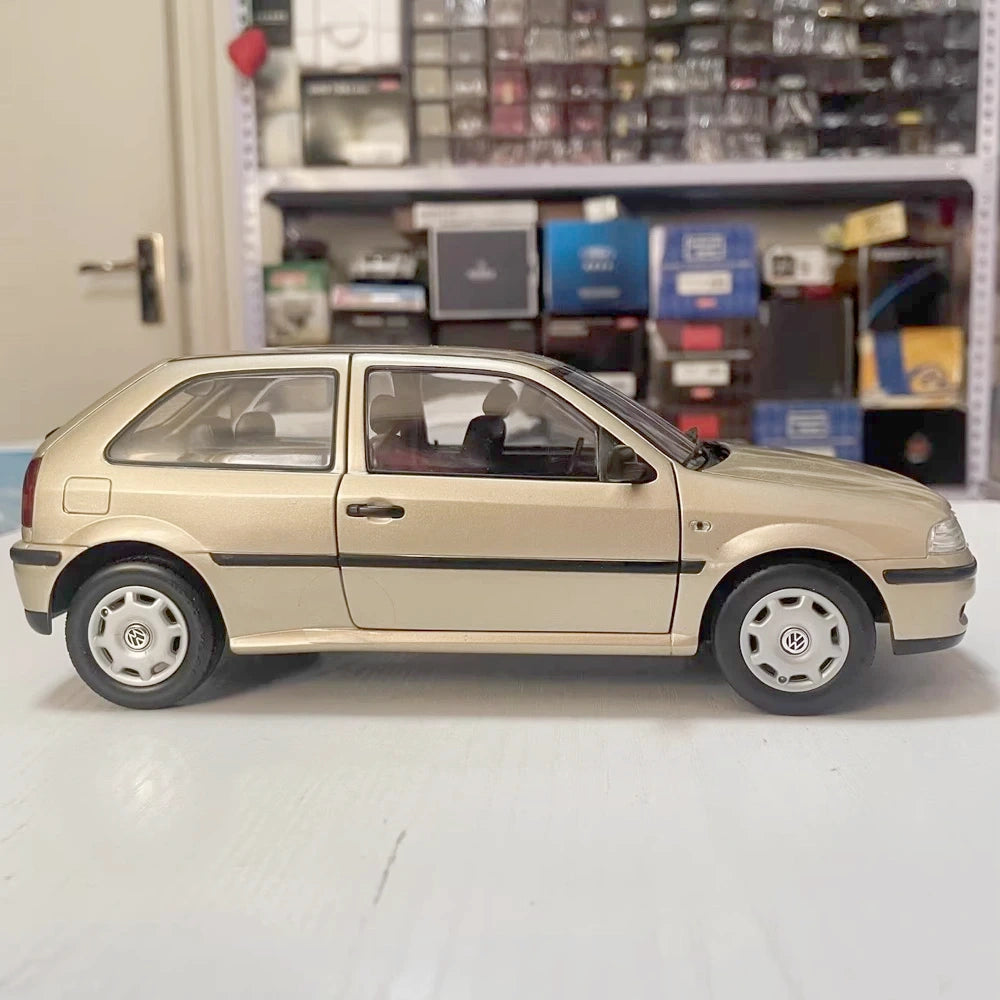 [OEM] 1:18 Volkswagen 2004 Gol Gold Model Car Die-Cast