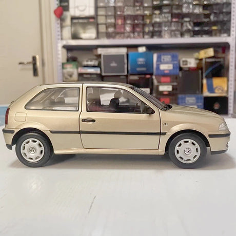 [OEM] 1:18 Volkswagen 2004 Gol Gold Model Car Die-Cast