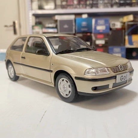[OEM] 1:18 Volkswagen 2004 Gol Gold Model Car Die-Cast