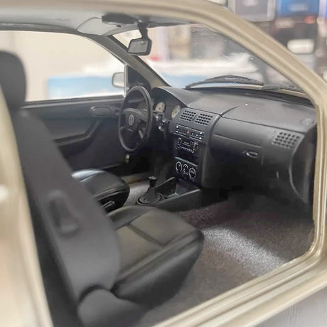 [OEM] 1:18 Volkswagen 2004 Gol Gold Model Car Die-Cast