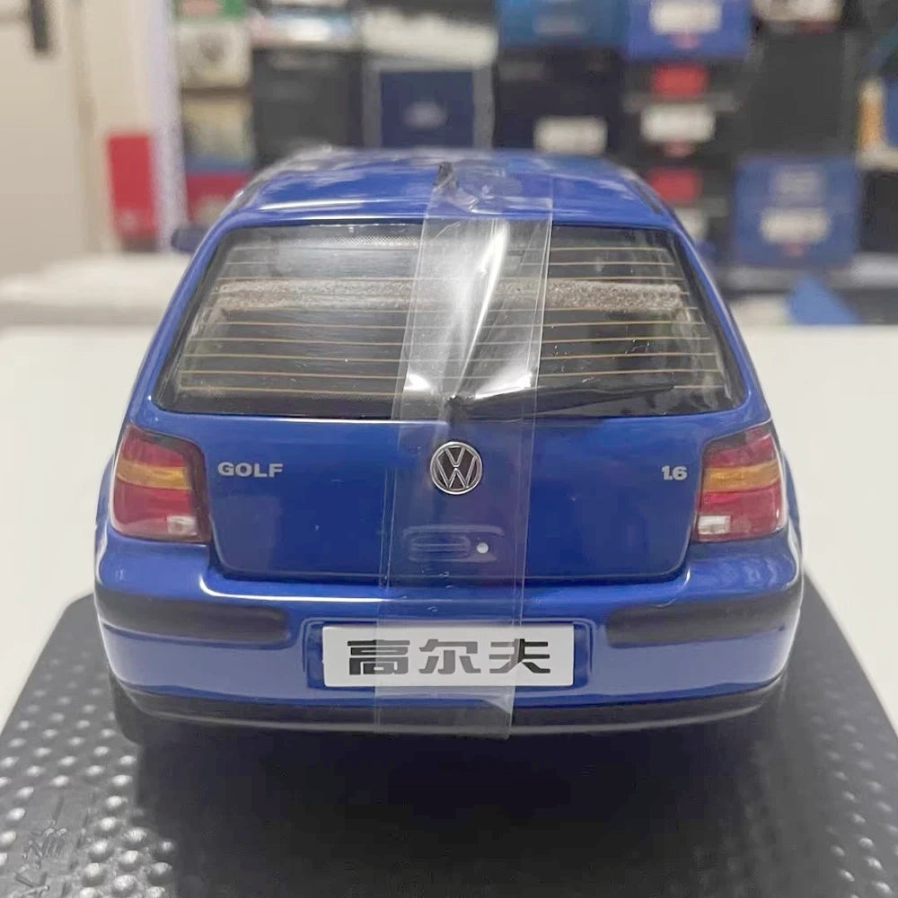 [OEM] 1:18 Volkswagen 2004 Golf Mk4 Blue Model Car Die-Cast