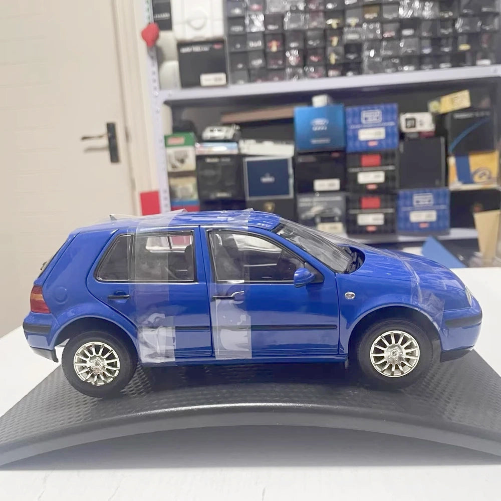 [OEM] 1:18 Volkswagen 2004 Golf Mk4 Blue Model Car Die-Cast
