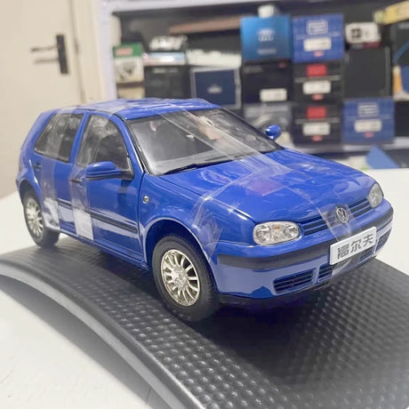[OEM] 1:18 Volkswagen 2004 Golf Mk4 Blue Model Car Die-Cast