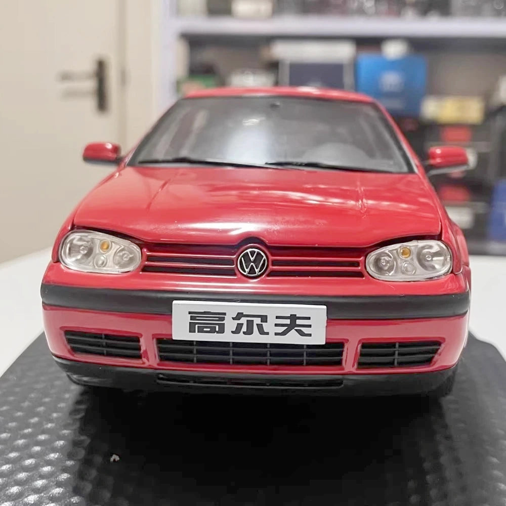 [OEM] 1:18 Volkswagen 2004 Golf Mk4 Red Model Car Die-Cast