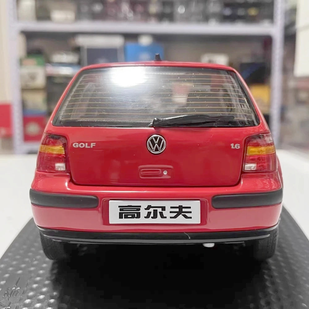 [OEM] 1:18 Volkswagen 2004 Golf Mk4 Red Model Car Die-Cast