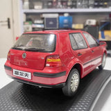 [OEM] 1:18 Volkswagen 2004 Golf Mk4 Red Model Car Die-Cast