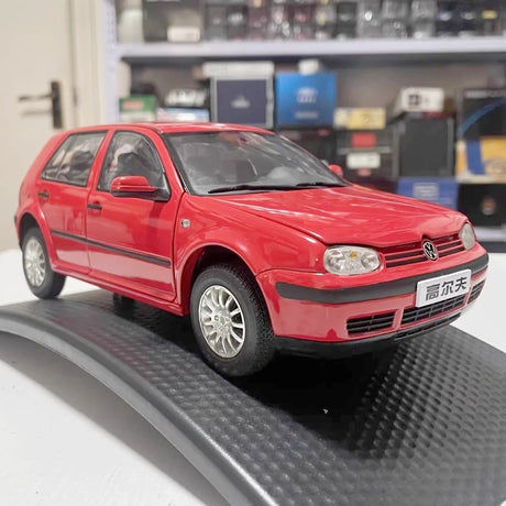 [OEM] 1:18 Volkswagen 2004 Golf Mk4 Red Model Car Die-Cast