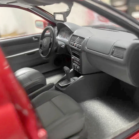 [OEM] 1:18 Volkswagen 2004 Golf Mk4 Red Model Car Die-Cast