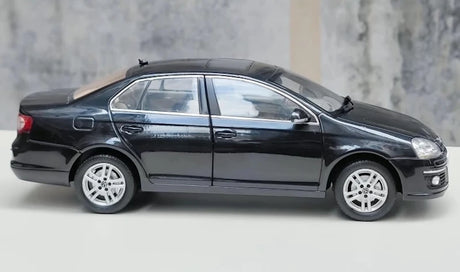 [OEM] 1:18 Volkswagen 2005 Jetta Black Model Car Die-Cast