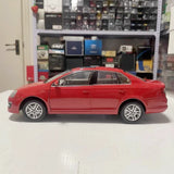 [OEM] 1:18 Volkswagen 2005 Jetta Red Model Car Die-Cast