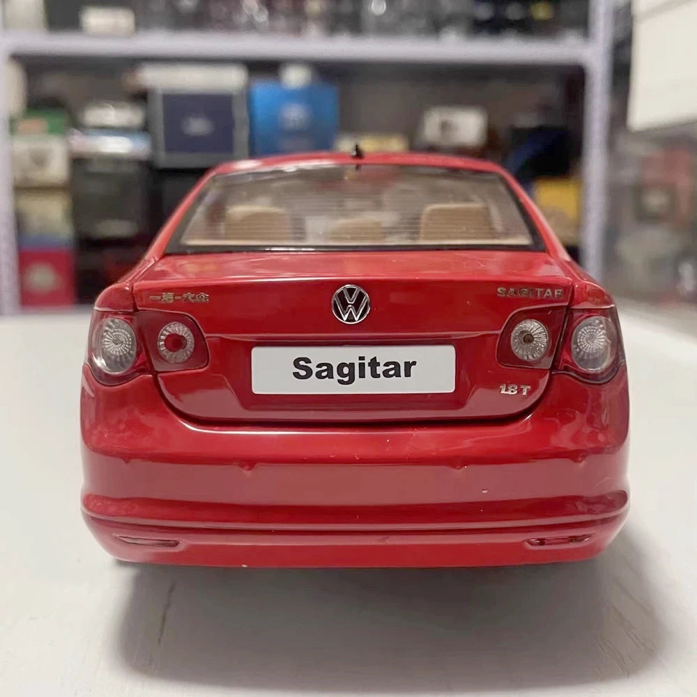 [OEM] 1:18 Volkswagen 2005 Jetta Red Model Car Die-Cast