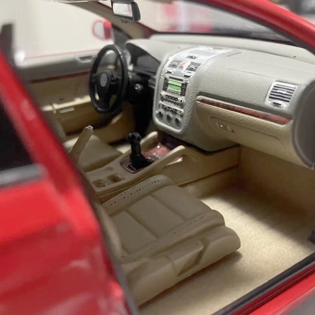 [OEM] 1:18 Volkswagen 2005 Jetta Red Model Car Die-Cast