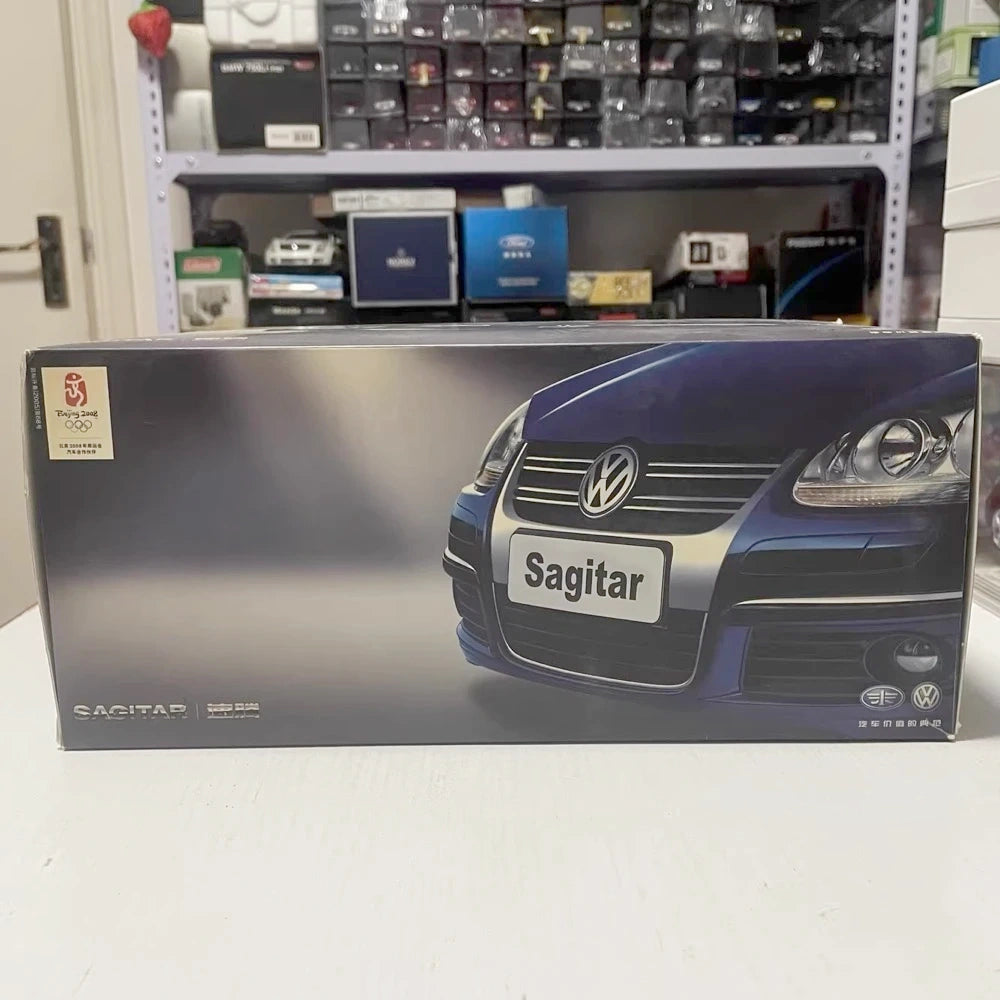 [OEM] 1:18 Volkswagen 2005 Jetta Red Model Car Die-Cast
