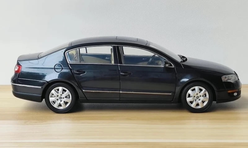 [OEM] 1:18 Volkswagen 2005 Magotan B6 Passat Black Model Car Die-Cast