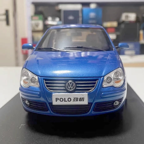 [OEM] 1:18 Volkswagen 2006 Polo Hatchback Blue Model Car Die-Cast