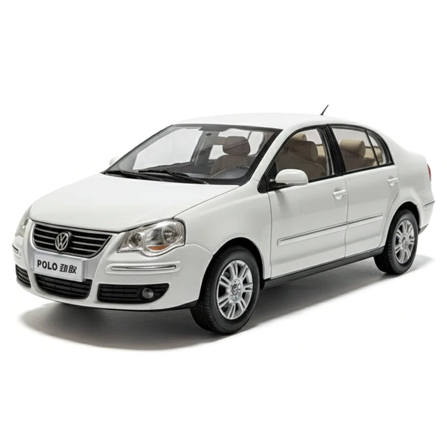 [OEM] 1:18 Volkswagen 2006 Polo Sedan valkoinen pienoismalli Die-Cast