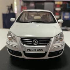 [OEM] 1:18 Volkswagen 2006 Polo Sedan White Model Car Die-Cast