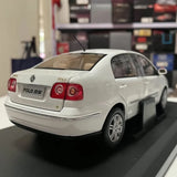 [OEM] 1:18 Volkswagen 2006 Polo Sedan valkoinen pienoismalli Die-Cast
