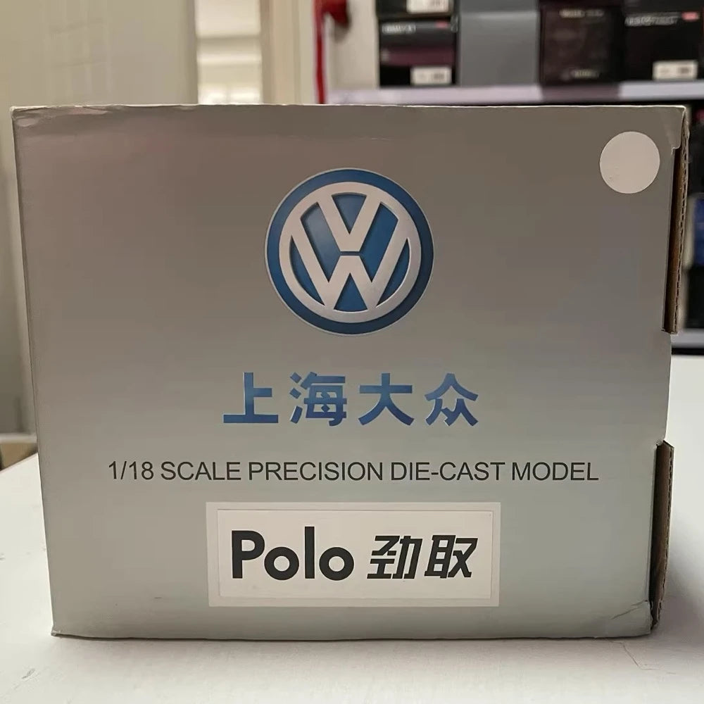 [OEM] 1:18 Volkswagen 2006 Polo Sedan White Model Car Die-Cast