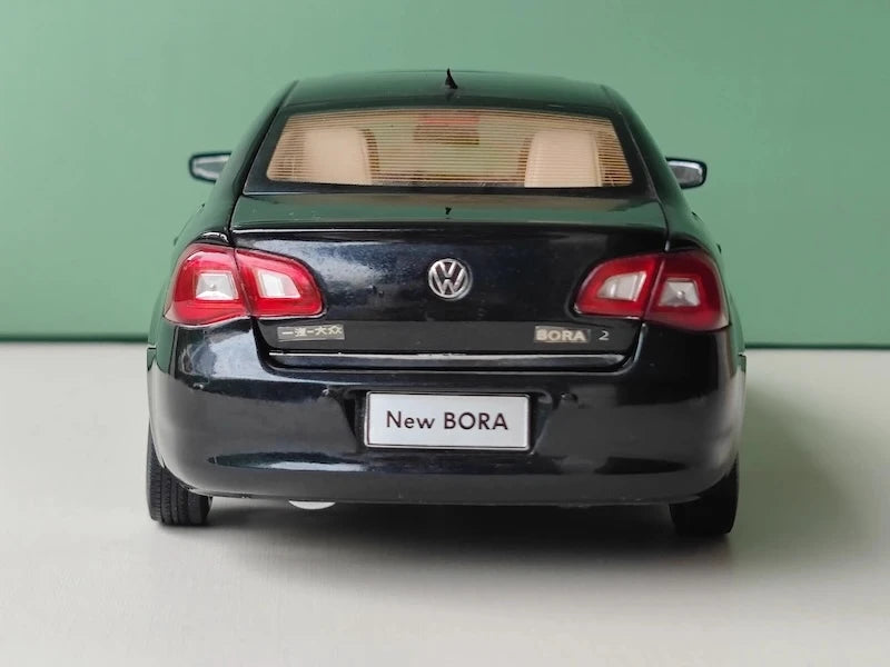 [OEM] 1:18 Volkswagen 2008 Jetta Black Model Car Die-Cast