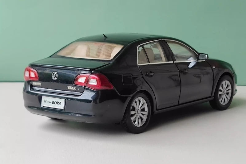 [OEM] 1:18 Volkswagen 2008 Jetta Black Model Car Die-Cast