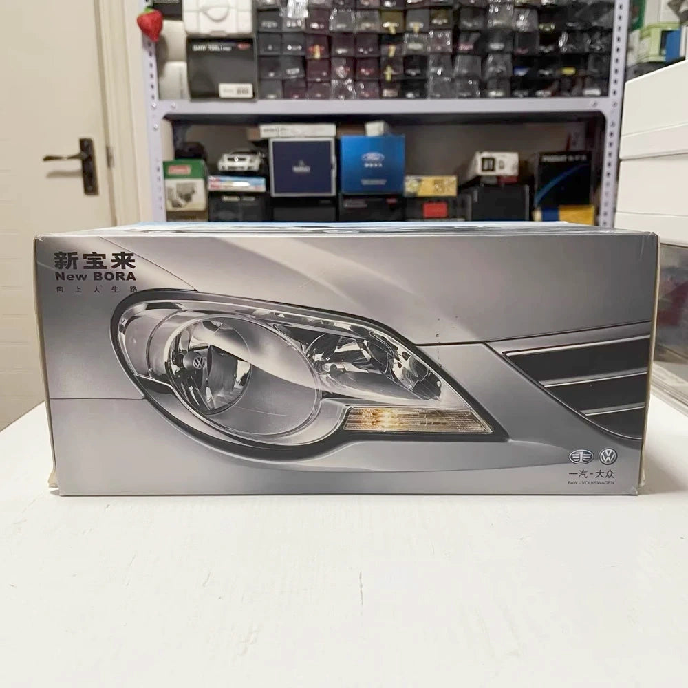 [OEM] 1:18 Volkswagen 2008 Jetta Blue Model Car Die-Cast