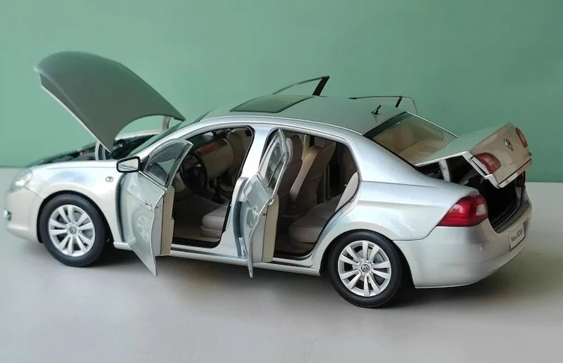 [OEM] 1:18 Volkswagen 2008 Jetta Silver Model Car Die-Cast
