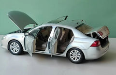 [OEM] 1:18 Volkswagen 2008 Jetta Silver Model Car Die-Cast