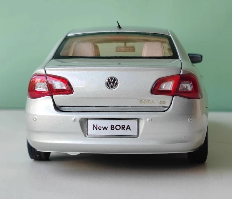 [OEM] 1:18 Volkswagen 2008 Jetta Silver Model Car Die-Cast