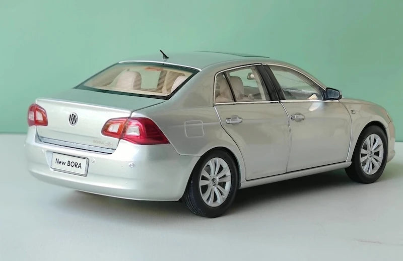 [OEM] 1:18 Volkswagen 2008 Jetta Silver Model Car Die-Cast