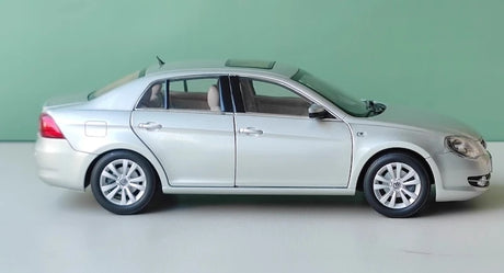 [OEM] 1:18 Volkswagen 2008 Jetta Silver Model Car Die-Cast