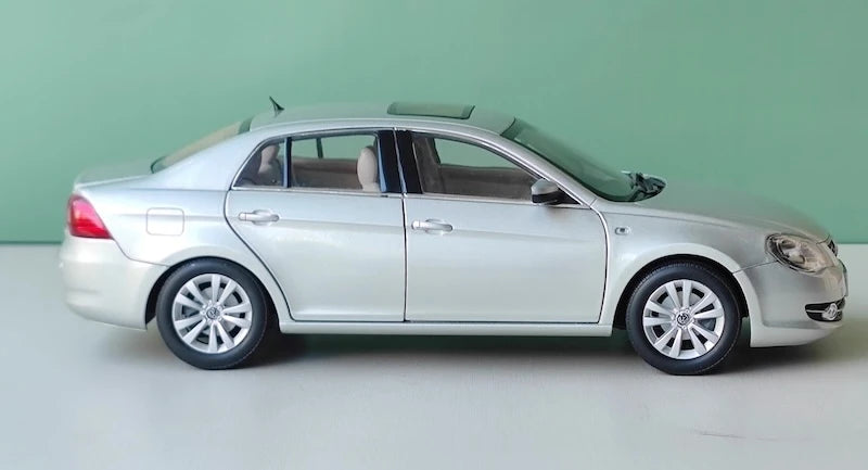 [OEM] 1:18 Volkswagen 2008 Jetta Silver Model Car Die-Cast
