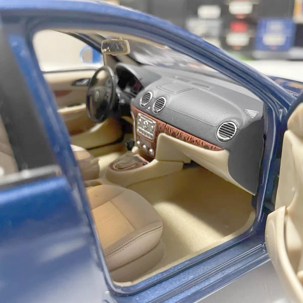 [OEM] 1:18 Volkswagen 2008 Lavida Blue Model Car Die-Cast