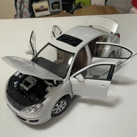 [OEM] 1:18 Volkswagen 2008 Lavida White Model Car Die-Cast