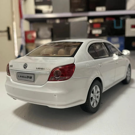 [OEM] 1:18 Volkswagen 2008 Lavida White Model Car Die-Cast
