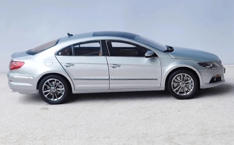 [OEM] 1:18 Volkswagen 2008 Passat CC zilver modelauto Die-Cast