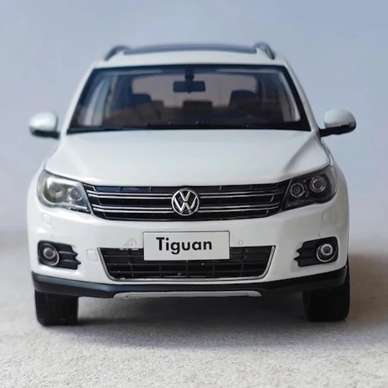 [OEM] 1:18 Volkswagen 2009 Tiguan White Model Car Die-Cast