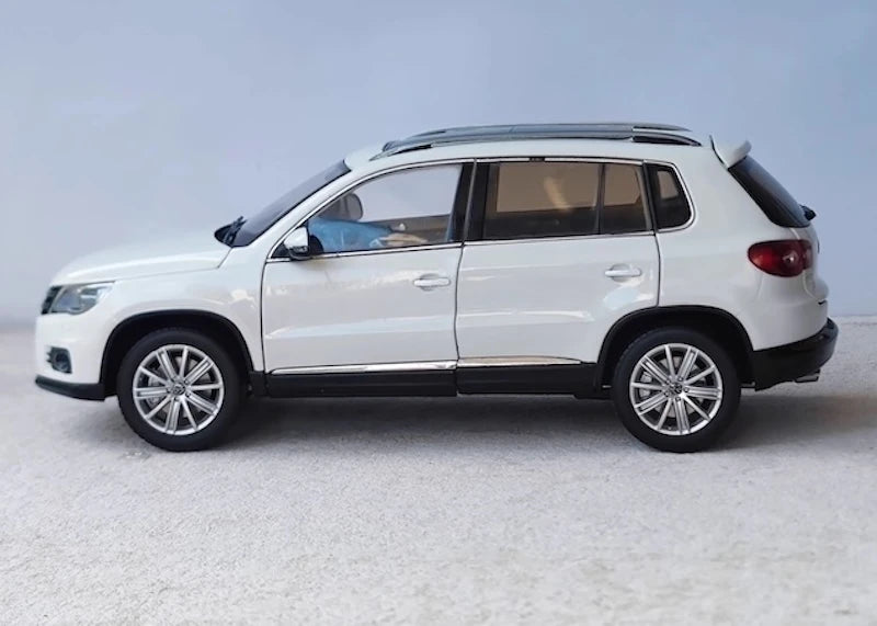 [OEM] 1:18 Volkswagen 2009 Tiguan White Model Car Die-Cast