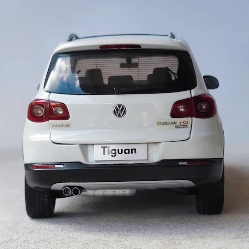 [OEM] 1:18 Volkswagen 2009 Tiguan White Model Car Die-Cast