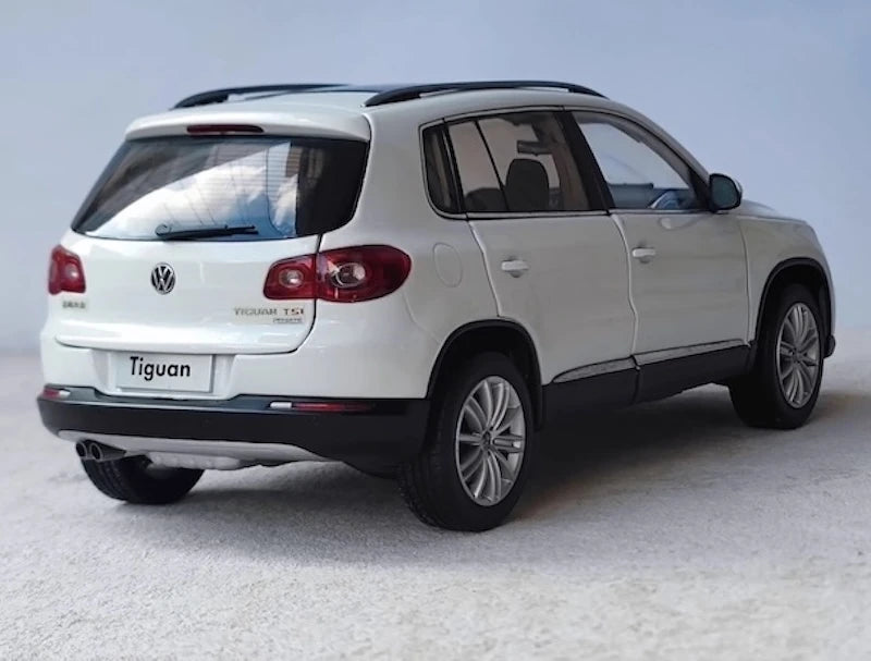 [OEM] 1:18 Volkswagen 2009 Tiguan White Model Car Die-Cast