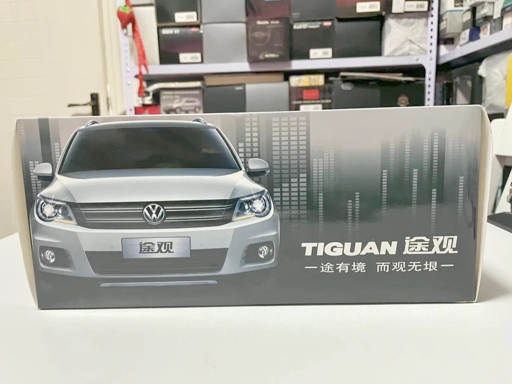 [OEM] 1:18 Volkswagen 2009 Tiguan Red Model Car Die-Cast