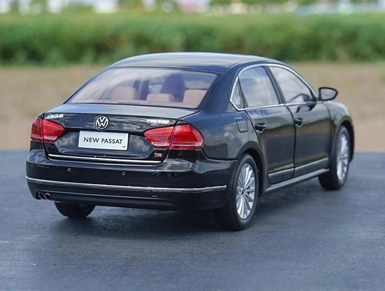 [OEM] 1:18 Volkswagen 2011 Passat Black Model Car Die-Cast
