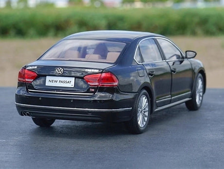 [OEM] 1:18 Volkswagen 2011 Passat Black Model Car Die-Cast