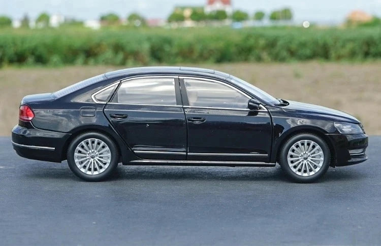 [OEM] 1:18 Volkswagen 2011 Passat zwart modelauto Die-Cast