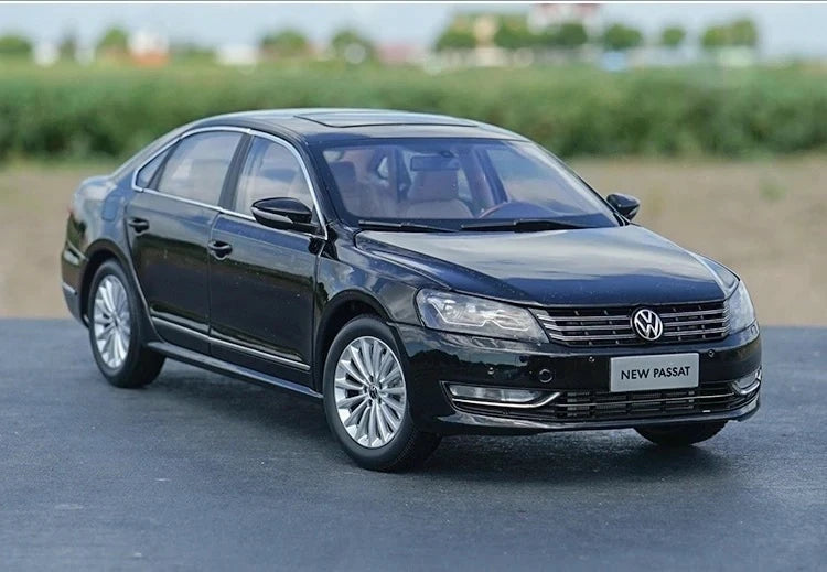 [OEM] 1:18 Volkswagen 2011 Passat Black Model Car Die-Cast