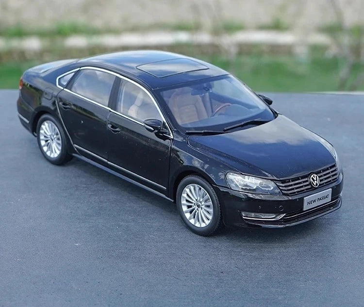 [OEM] 1:18 Volkswagen 2011 Passat Black Model Car Die-Cast