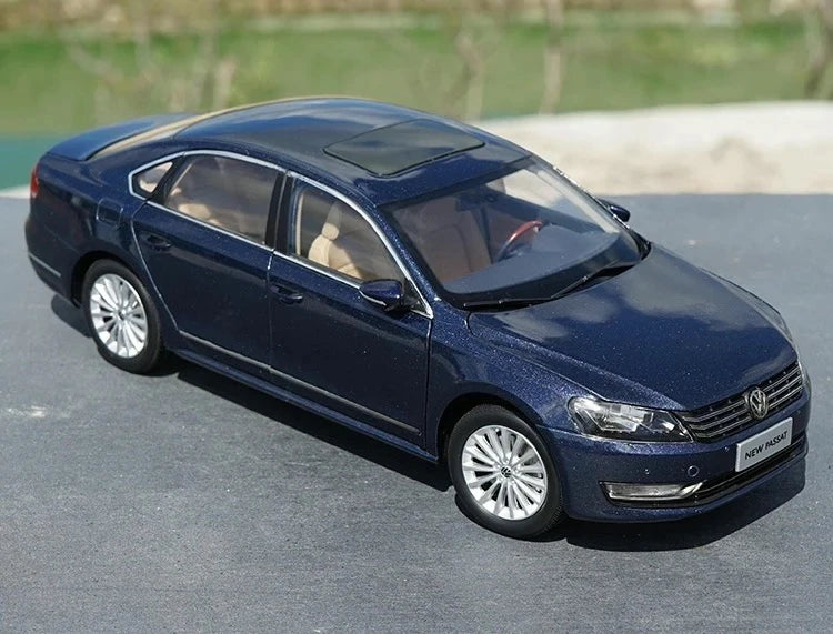 [OEM] 1:18 Volkswagen 2011 Passat Blue Model Car Die-Cast